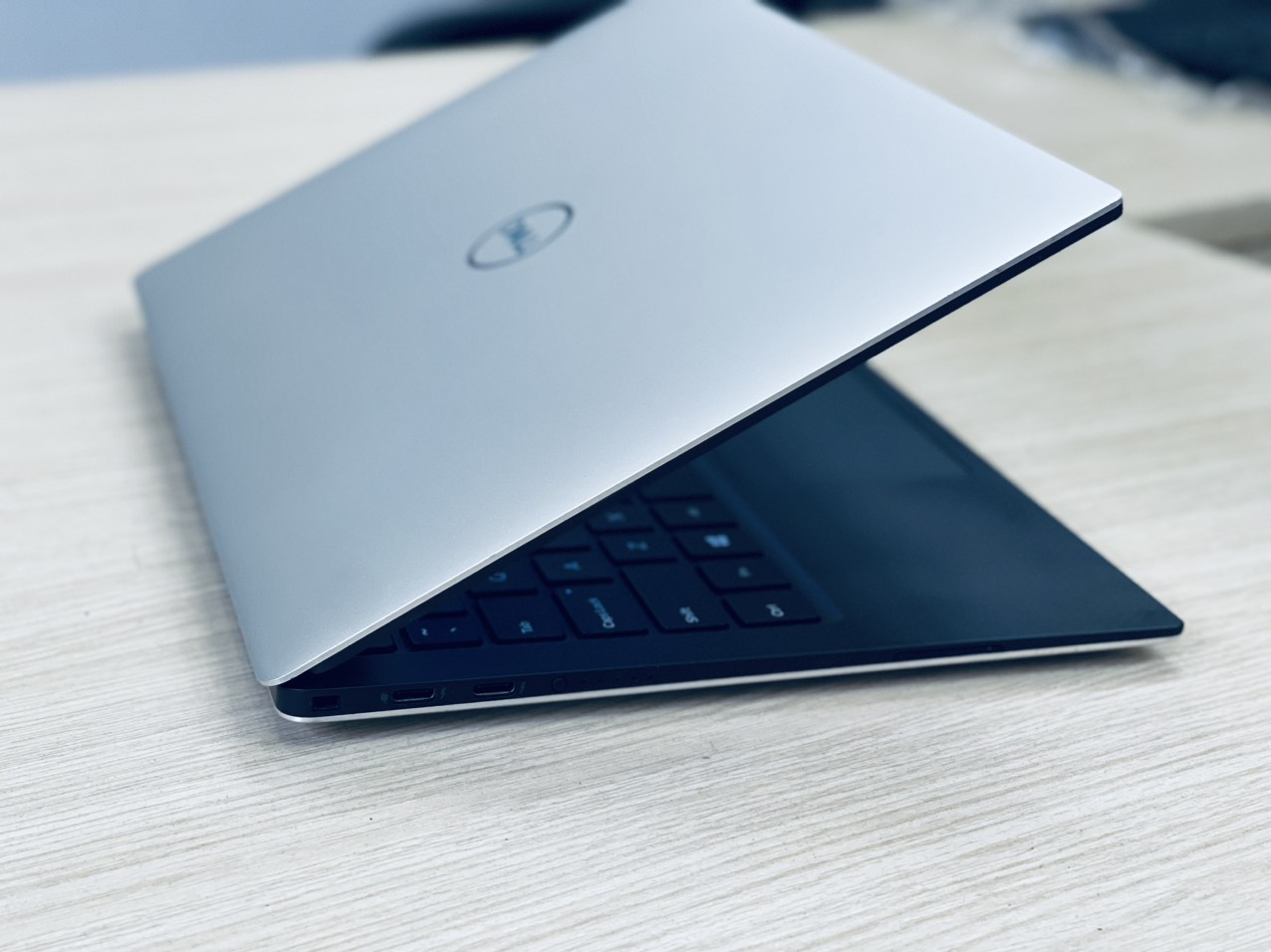 Dell xps 7390 mau laptop gia re 